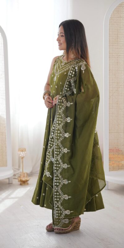 Elegant Mehendi Roman Silk Embroidery Work Gown | Gowns, Bollywood Gowns, Creative Gowns, Designer Gowns, Embroidered Gowns, Party Wear Gowns