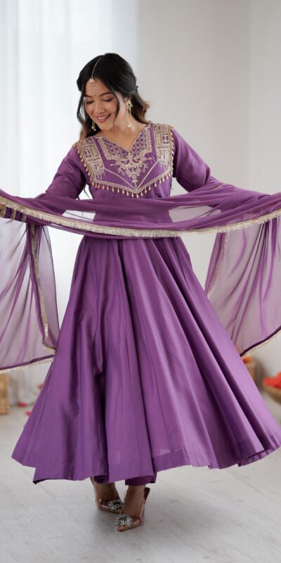 Lavender Roman Silk Lace Work Border Gown | Gowns, Bollywood Gowns, Creative Gowns, Designer Gowns, Embroidered Gowns, Party Wear Gowns