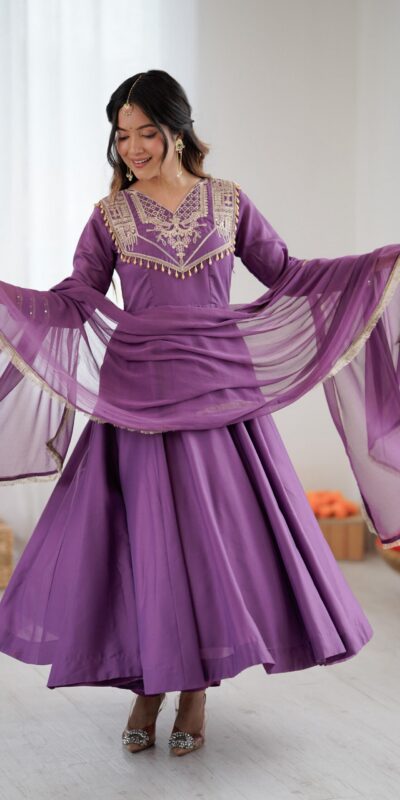 Lavender Roman Silk Lace Work Border Gown | Gowns, Bollywood Gowns, Creative Gowns, Designer Gowns, Embroidered Gowns, Party Wear Gowns