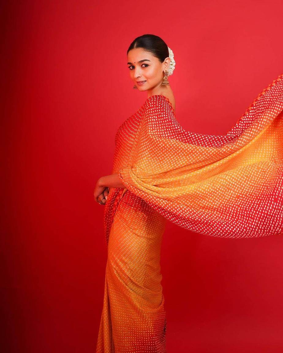 Red Satin Creap Silk Heavy Satin Zari Saree | Sarees, Bollywood Sarees, Creative Sarees, Designer Sarees, Embroidered Sarees, Ethnic Saree, Modern Digital sarees, Party Wear Sarees