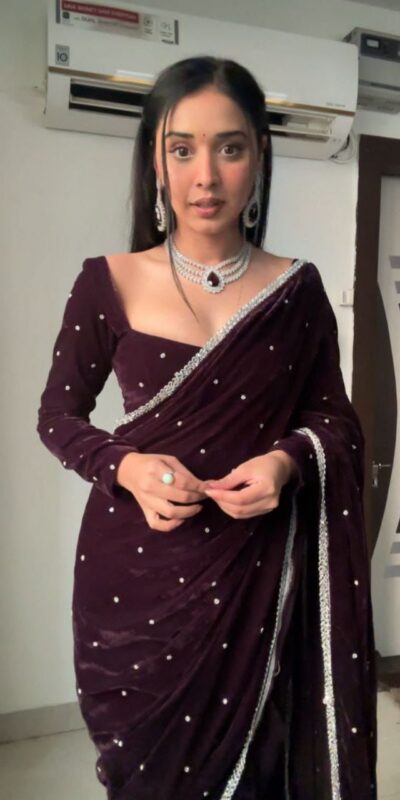 Wine Velvet 9000 Revert Machine Pearl Work Saree | Sarees, Bollywood Sarees, Creative Sarees, Designer Sarees, Embroidered Sarees, Ethnic Saree, Modern Digital sarees, Party Wear Sarees