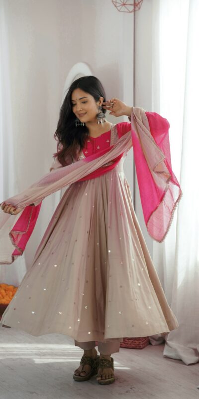 Alternative view of Lovely White Roman Silk Mirror Embroidery Work Gown