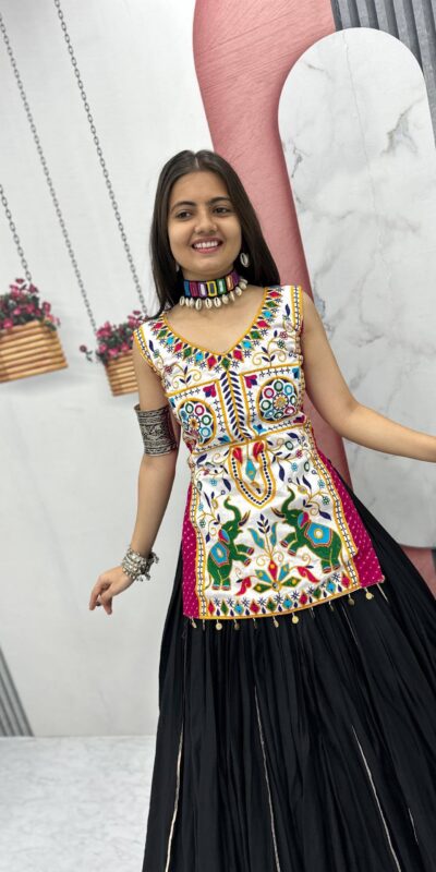 PC N43 Black in Pure Cotton Mirror Work & Gamthi Work Lehenga Choli . Exclusive Offer ₹2949. Delivery 4-6 Working Days. Shop now. | Lehenga, Bollywood Lehenga, Creative Lehenga, Designer Lehenga, Embroidered Lehenga, Party Wear Lehenga