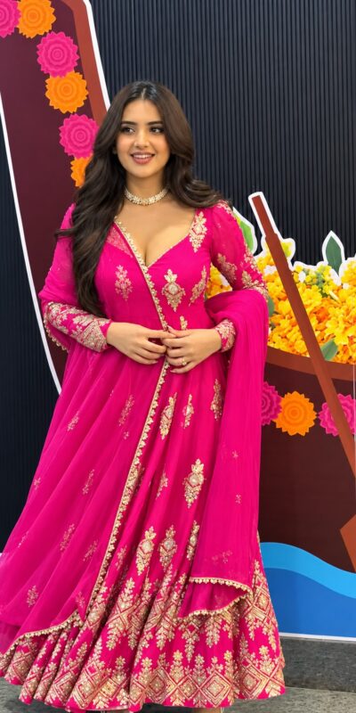 SSR 552 Pink Faux Georgette Gown with Sequins Work & Embroidery Work. Affordable Price ₹2399. Delivery 4-6 Working Days. Shop now. | Gowns, Bollywood Gowns, Creative Gowns, Designer Gowns, Embroidered Gowns, Party Wear Gowns
