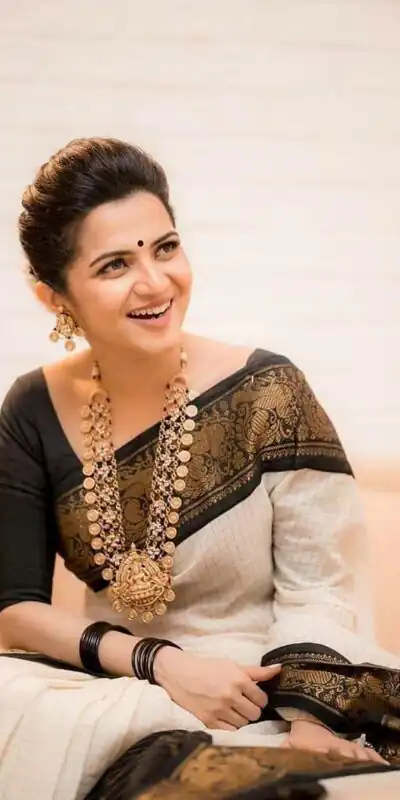 Black Soft Lichi Silk With Lace Saree | Sarees, Bollywood Sarees, Creative Sarees, Designer Sarees, Embroidered Sarees, Ethnic Saree, Modern Digital sarees, Party Wear Sarees