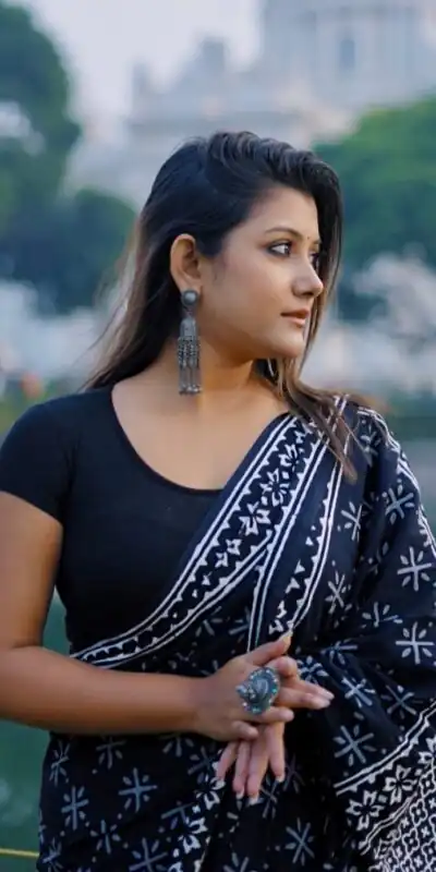Black Soft Linen Silk Digital Print Saree | Sarees, Bollywood Sarees, Creative Sarees, Designer Sarees, Embroidered Sarees, Ethnic Saree, Modern Digital sarees, Party Wear Sarees