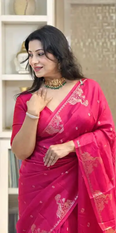Classic Pink Banarasi Silk Weaving Golden Zari Saree | Sarees, Bollywood Sarees, Creative Sarees, Designer Sarees, Embroidered Sarees, Ethnic Saree, Modern Digital sarees, Party Wear Sarees