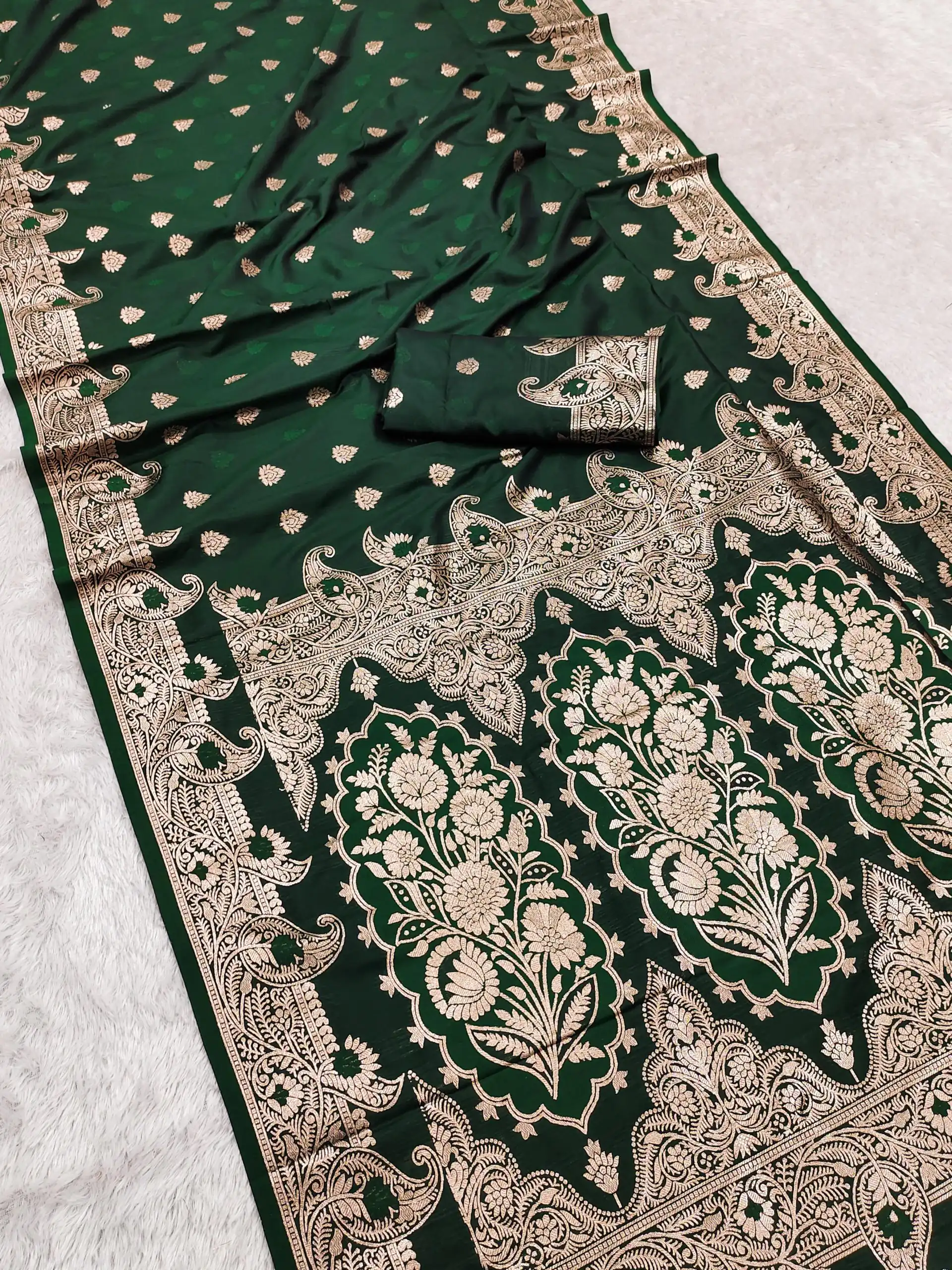 Green Banarasi Lace Zari Work Saree | Sarees, Bollywood Sarees, Creative Sarees, Designer Sarees, Embroidered Sarees, Ethnic Saree, Modern Digital sarees, Party Wear Sarees