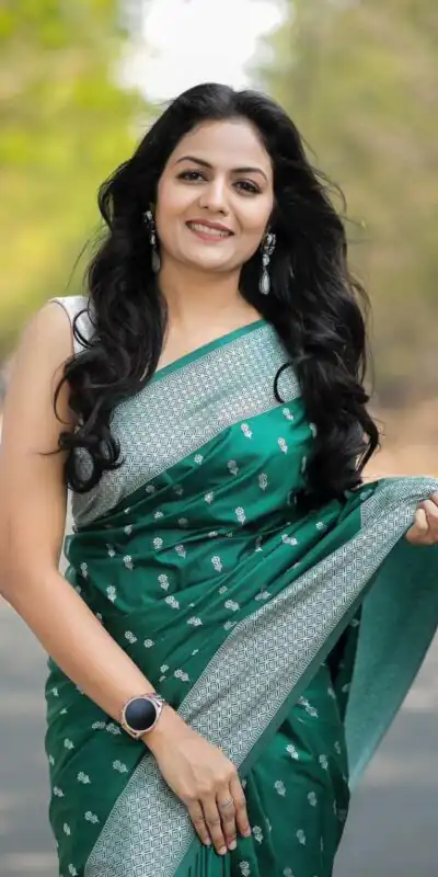 Green Lichi Silk Border Lace Work Saree | Sarees, Bollywood Sarees, Creative Sarees, Designer Sarees, Embroidered Sarees, Ethnic Saree, Modern Digital sarees, Party Wear Sarees
