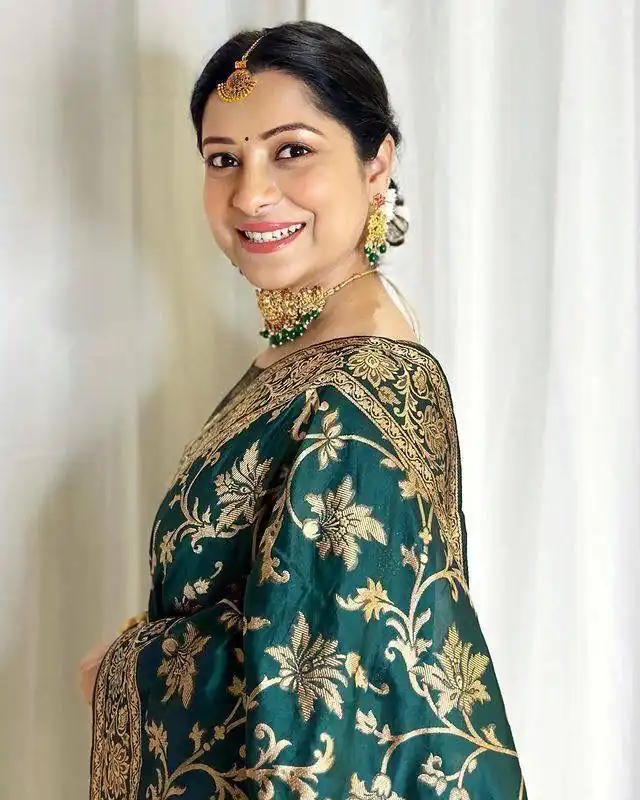 Green Lichi Silk Saree | Sarees, Bollywood Sarees, Creative Sarees, Designer Sarees, Embroidered Sarees, Ethnic Saree, Modern Digital sarees, Party Wear Sarees