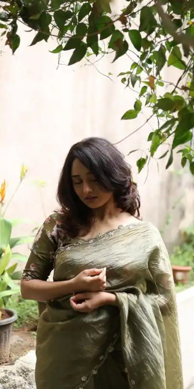 Mehendi Gold Crush Lace Border Work Saree | Sarees, Bollywood Sarees, Creative Sarees, Designer Sarees, Embroidered Sarees, Ethnic Saree, Modern Digital sarees, Party Wear Sarees