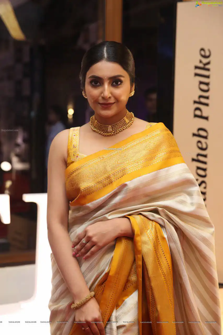 Off White Soft Lichi Silk Border Lace Saree | Sarees, Bollywood Sarees, Creative Sarees, Designer Sarees, Embroidered Sarees, Ethnic Saree, Modern Digital sarees, Party Wear Sarees