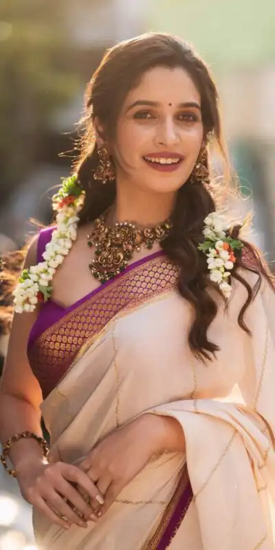 Off White Soft Lichi Silk Rich Pallu Border Saree | Sarees, Bollywood Sarees, Creative Sarees, Designer Sarees, Embroidered Sarees, Ethnic Saree, Modern Digital sarees, Party Wear Sarees