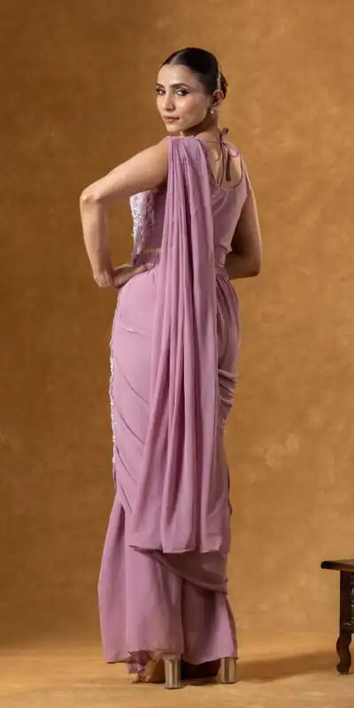 Pretty Onion Faux Georgette Embroider Work Saree | Sarees, Bollywood Sarees, Creative Sarees, Designer Sarees, Embroidered Sarees, Ethnic Saree, Modern Digital sarees, Party Wear Sarees