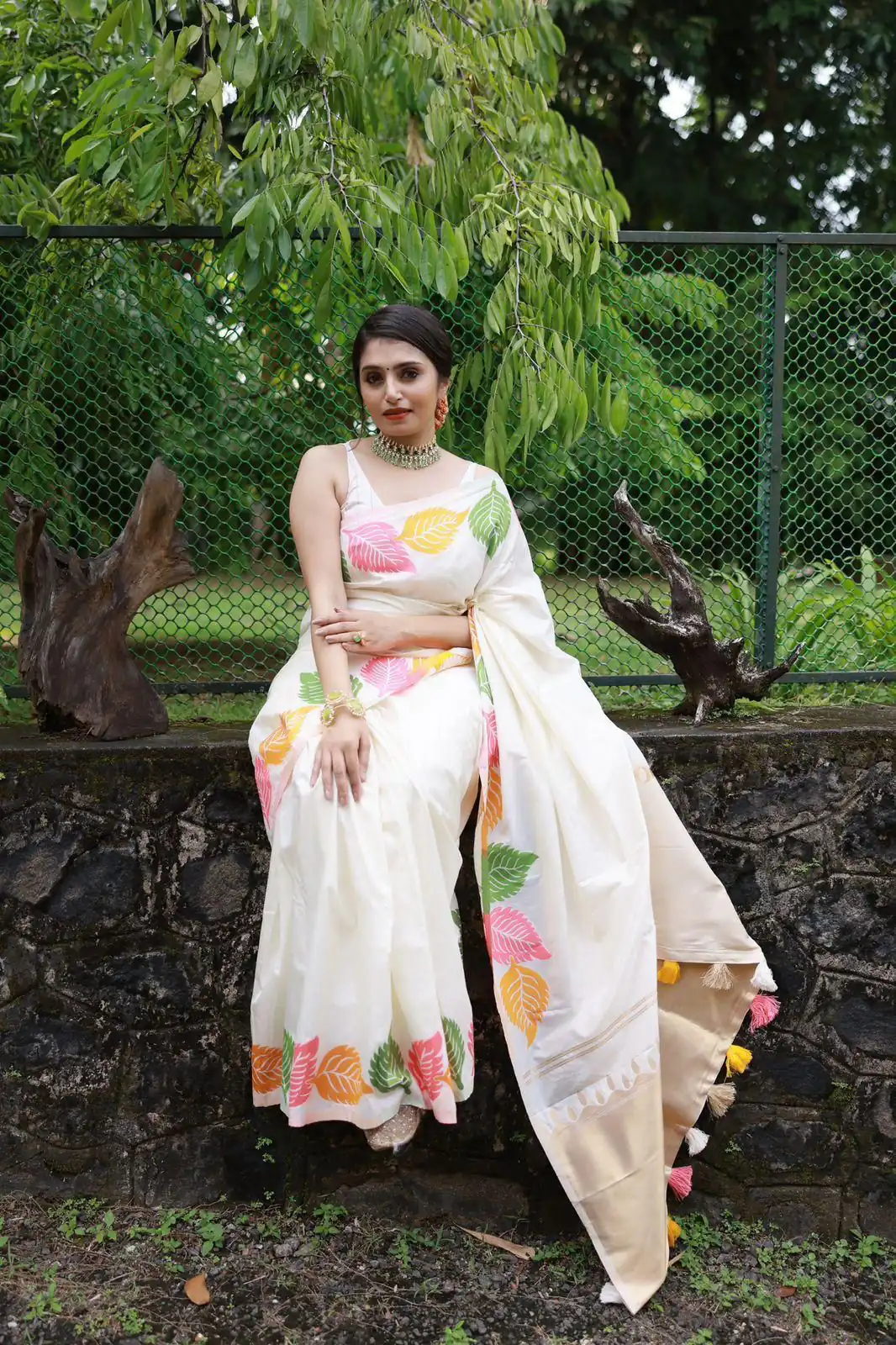 White Soft Lichi Silk Lace Border Work Saree | Sarees, Bollywood Sarees, Creative Sarees, Designer Sarees, Embroidered Sarees, Ethnic Saree, Modern Digital sarees, Party Wear Sarees