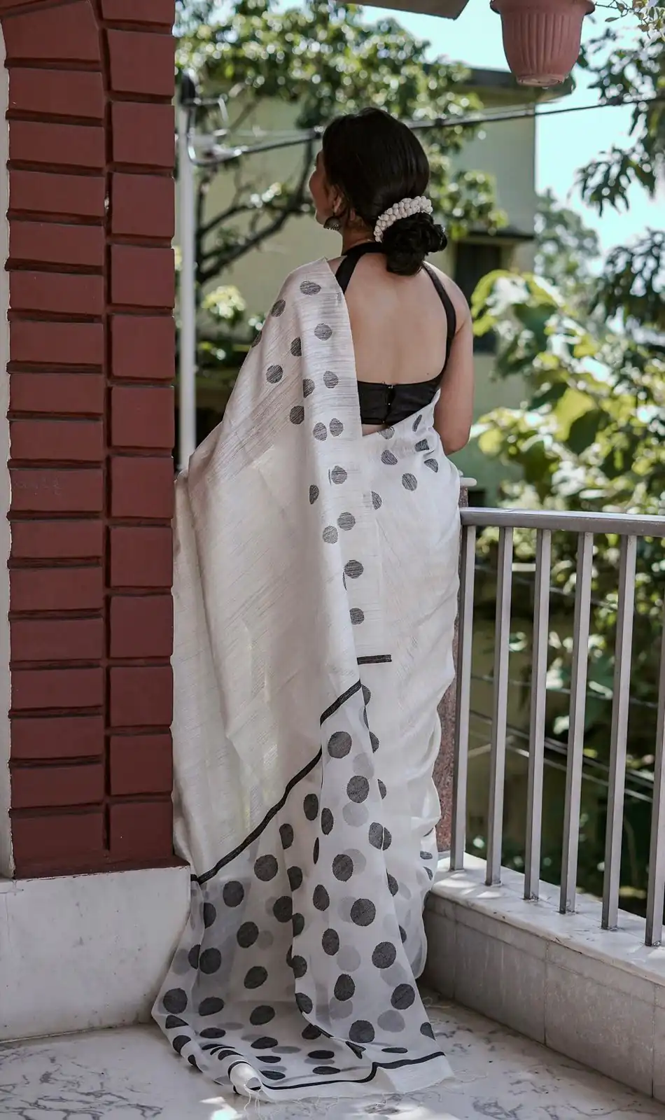 White Soft Lilan Weaving Work Saree | Sarees, Bollywood Sarees, Creative Sarees, Designer Sarees, Embroidered Sarees, Ethnic Saree, Modern Digital sarees, Party Wear Sarees