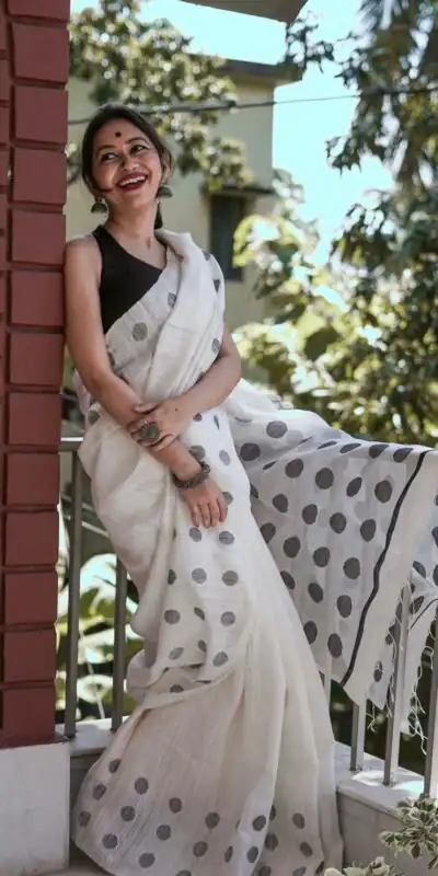 White Soft Lilan Weaving Work Saree | Sarees, Bollywood Sarees, Creative Sarees, Designer Sarees, Embroidered Sarees, Ethnic Saree, Modern Digital sarees, Party Wear Sarees