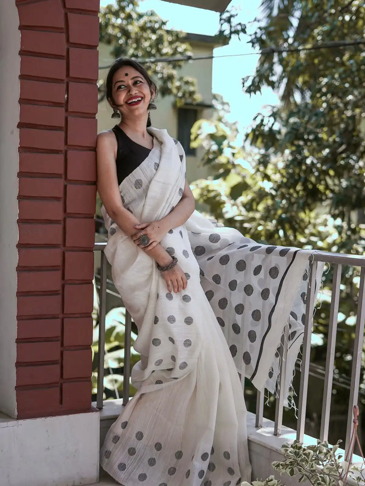 White Soft Lilan Weaving Work Saree | Sarees, Bollywood Sarees, Creative Sarees, Designer Sarees, Embroidered Sarees, Ethnic Saree, Modern Digital sarees, Party Wear Sarees
