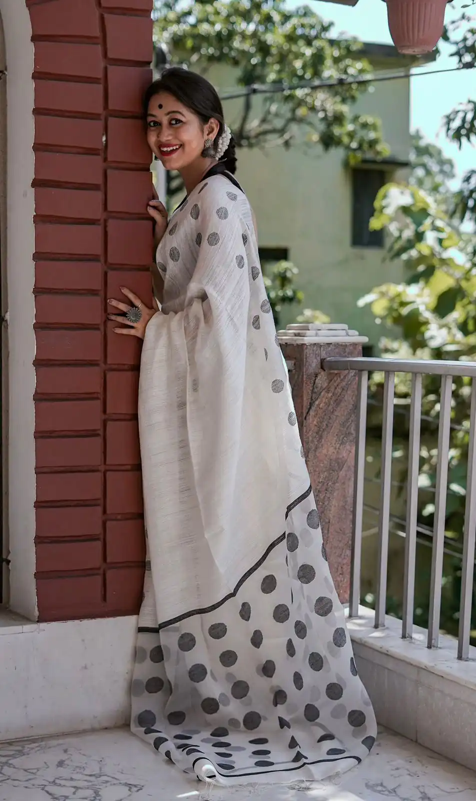 White Soft Lilan Weaving Work Saree | Sarees, Bollywood Sarees, Creative Sarees, Designer Sarees, Embroidered Sarees, Ethnic Saree, Modern Digital sarees, Party Wear Sarees