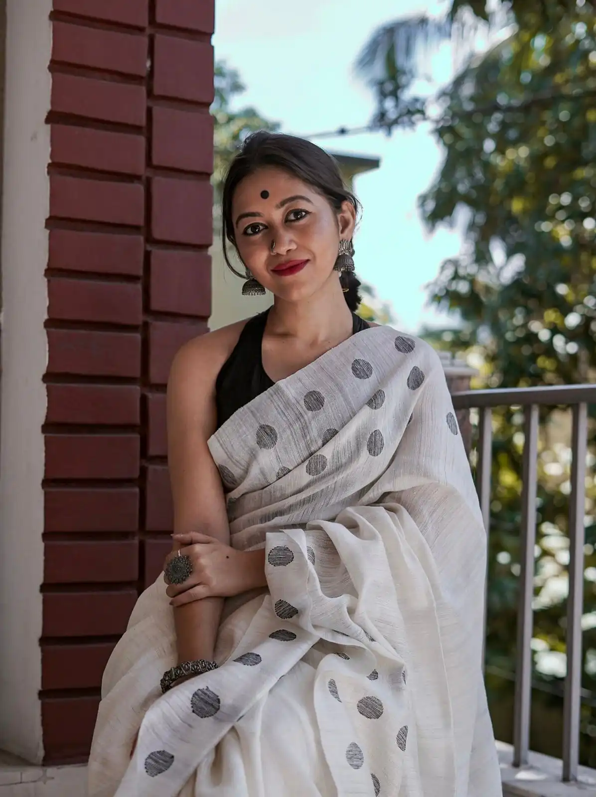 White Soft Lilan Weaving Work Saree | Sarees, Bollywood Sarees, Creative Sarees, Designer Sarees, Embroidered Sarees, Ethnic Saree, Modern Digital sarees, Party Wear Sarees