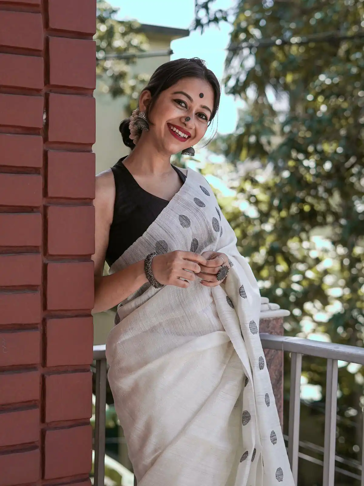 White Soft Lilan Weaving Work Saree | Sarees, Bollywood Sarees, Creative Sarees, Designer Sarees, Embroidered Sarees, Ethnic Saree, Modern Digital sarees, Party Wear Sarees