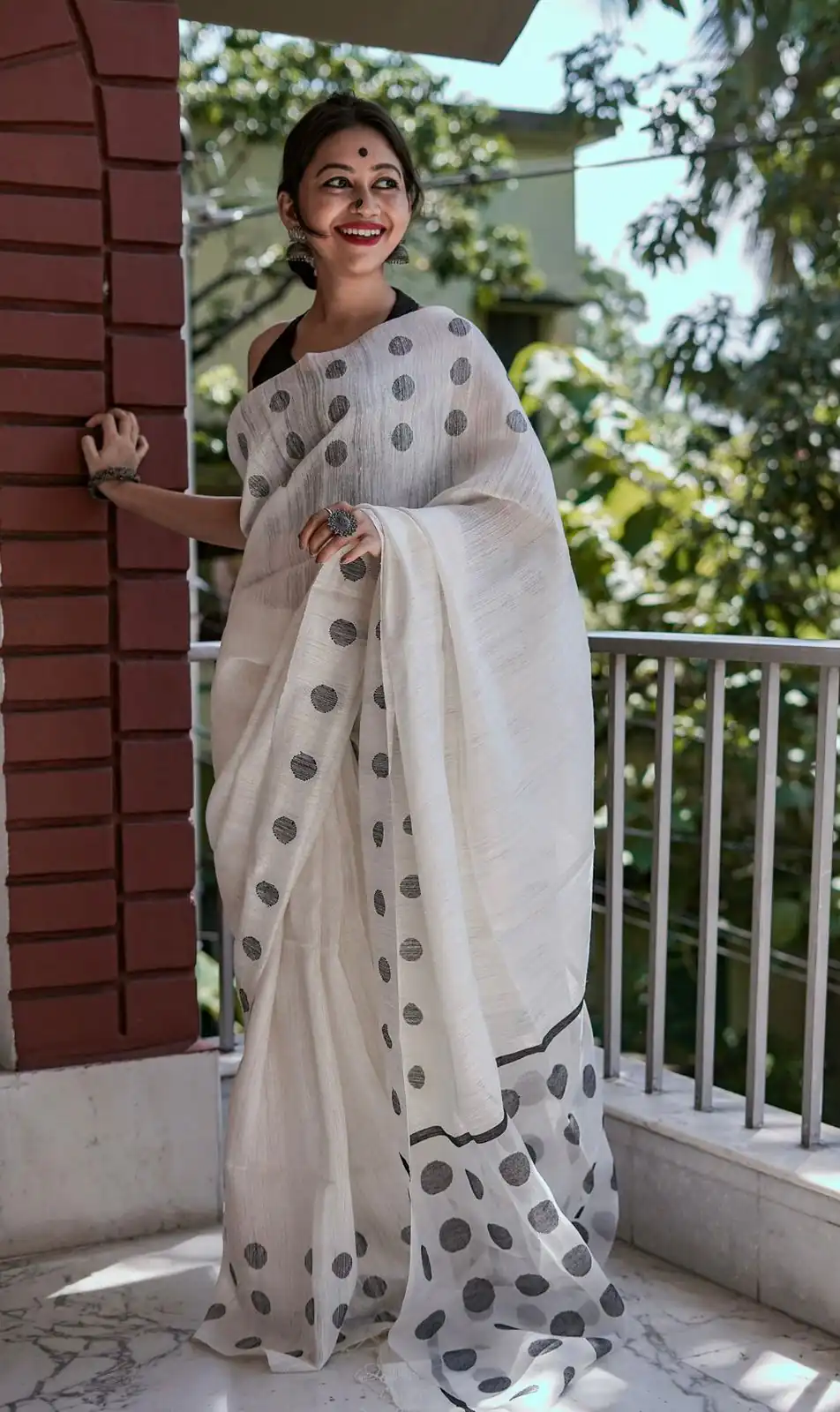 White Soft Lilan Weaving Work Saree | Sarees, Bollywood Sarees, Creative Sarees, Designer Sarees, Embroidered Sarees, Ethnic Saree, Modern Digital sarees, Party Wear Sarees