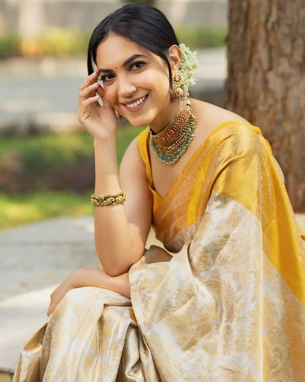 Yellow Soft Litchi Silk Golden Jari Jacquard Border Saree | Sarees, Bollywood Sarees, Creative Sarees, Designer Sarees, Embroidered Sarees, Ethnic Saree, Modern Digital sarees, Party Wear Sarees