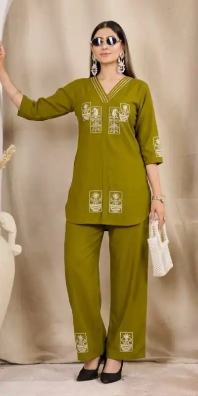 Fancy Mehendi Rayon Thread Work Kurti