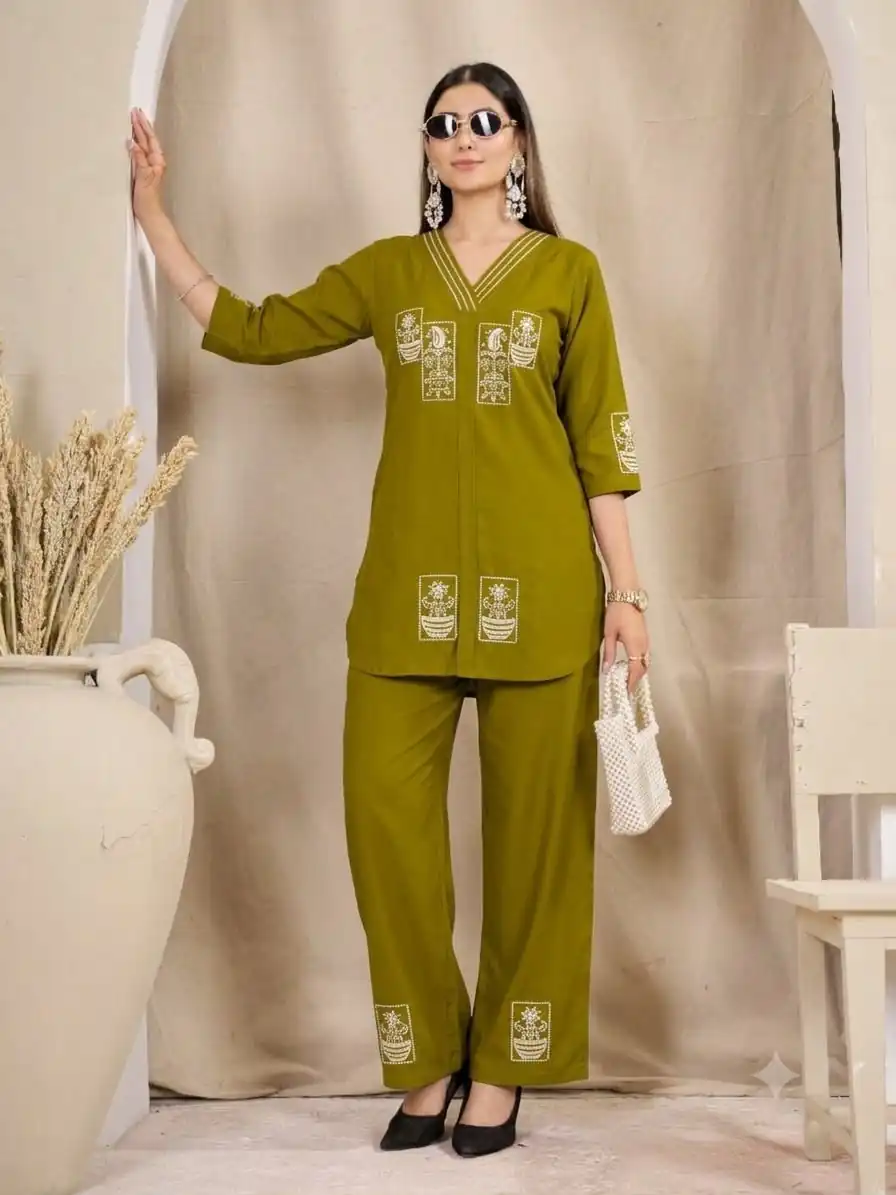 Fancy Mehendi Rayon Thread Work Kurti