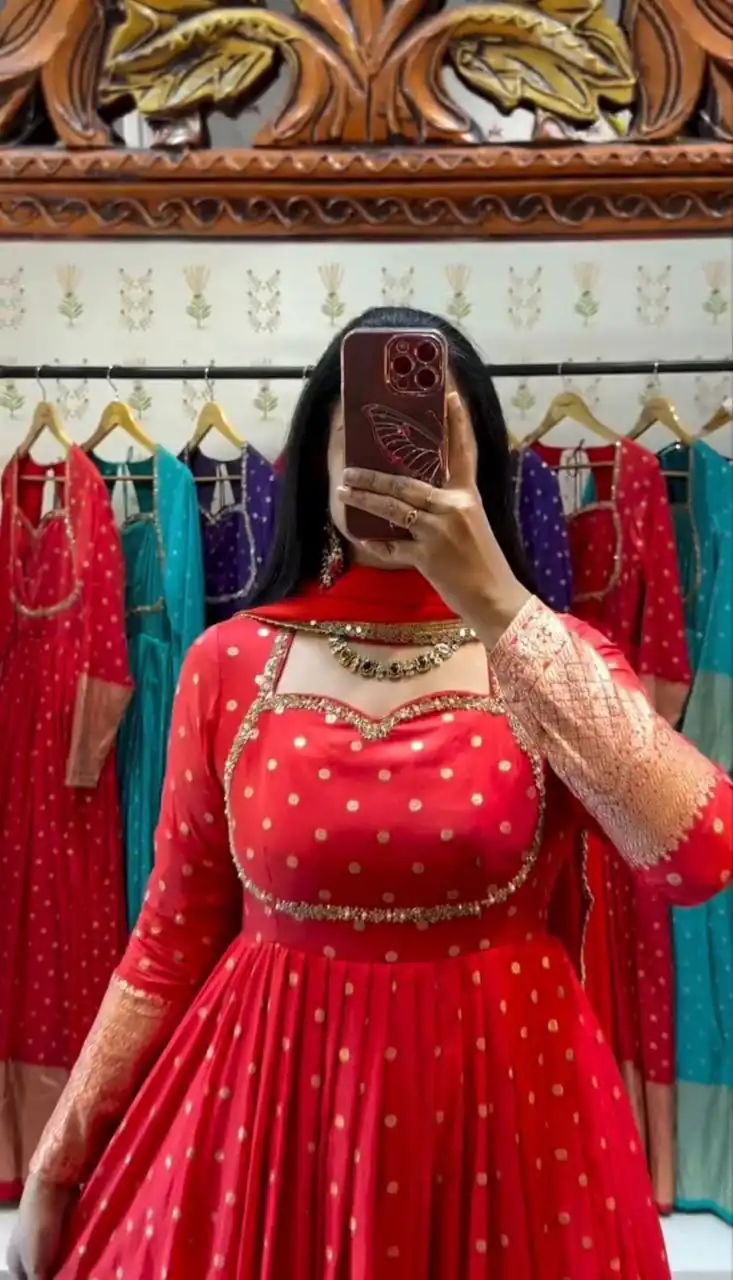 Fancy Red Jacquard Wiving Embroidery Zari Work Gown