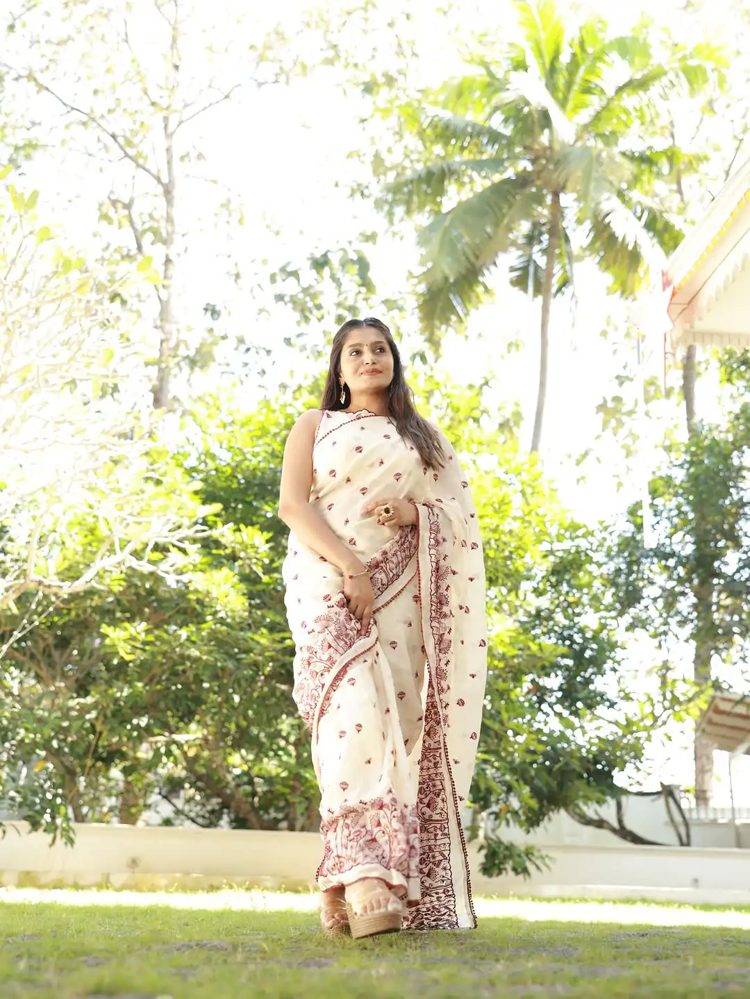 Fancy White Kota Checks With Embroidery Saree - Image 6