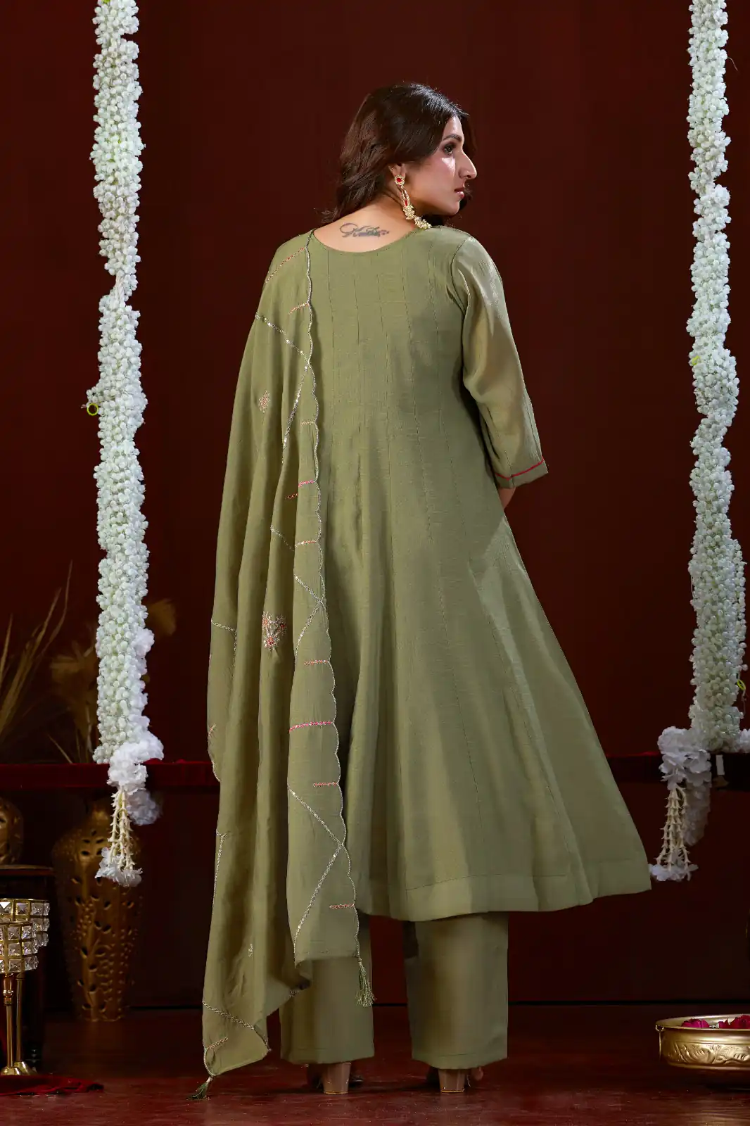 Super Mehendi Mul Slub Thread Work Salwar Suit - Image 4