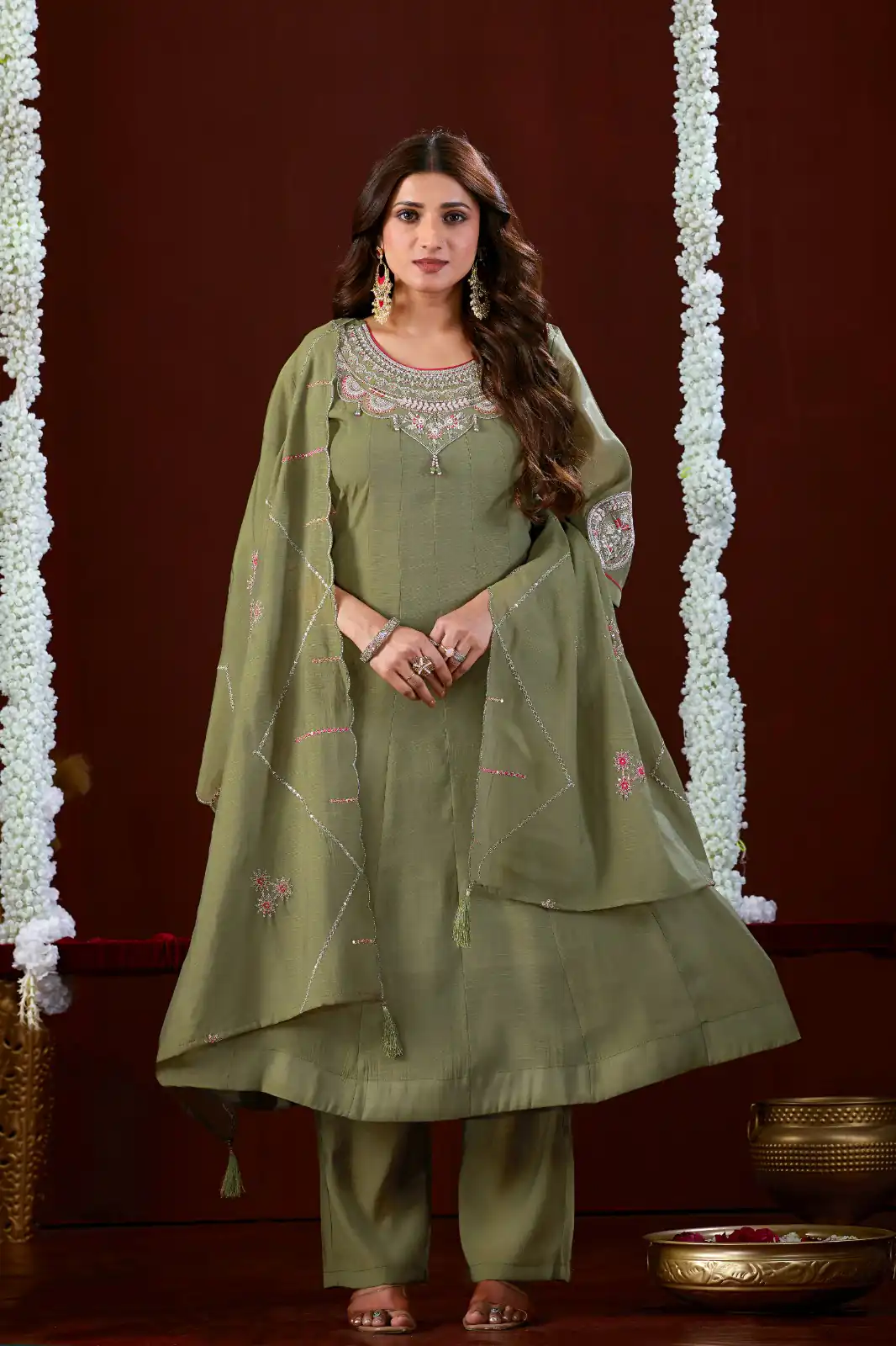 Super Mehendi Mul Slub Thread Work Salwar Suit